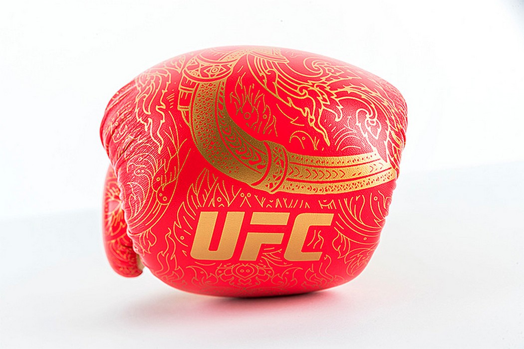 Боксерские перчатки UFC PRO Thai Naga Red, 14oz 1050_700